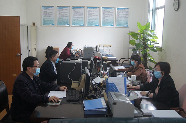 1.株洲洁净煤公司财劳部员工日常工作照.JPG